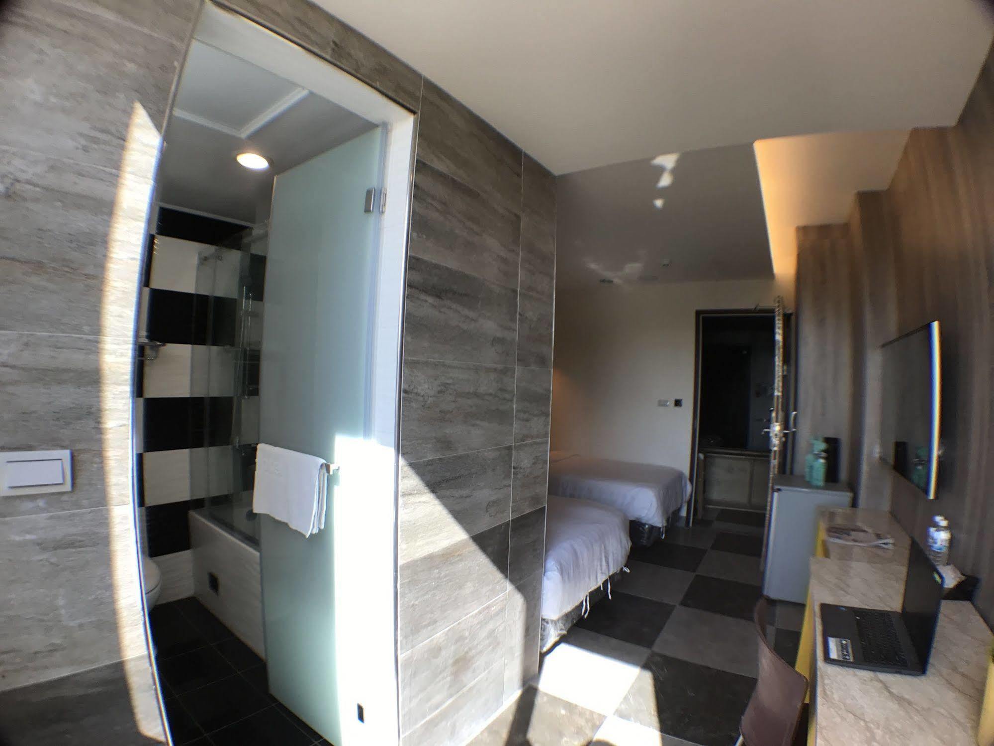 P&E Hotel Đài Nam Ngoại thất bức ảnh