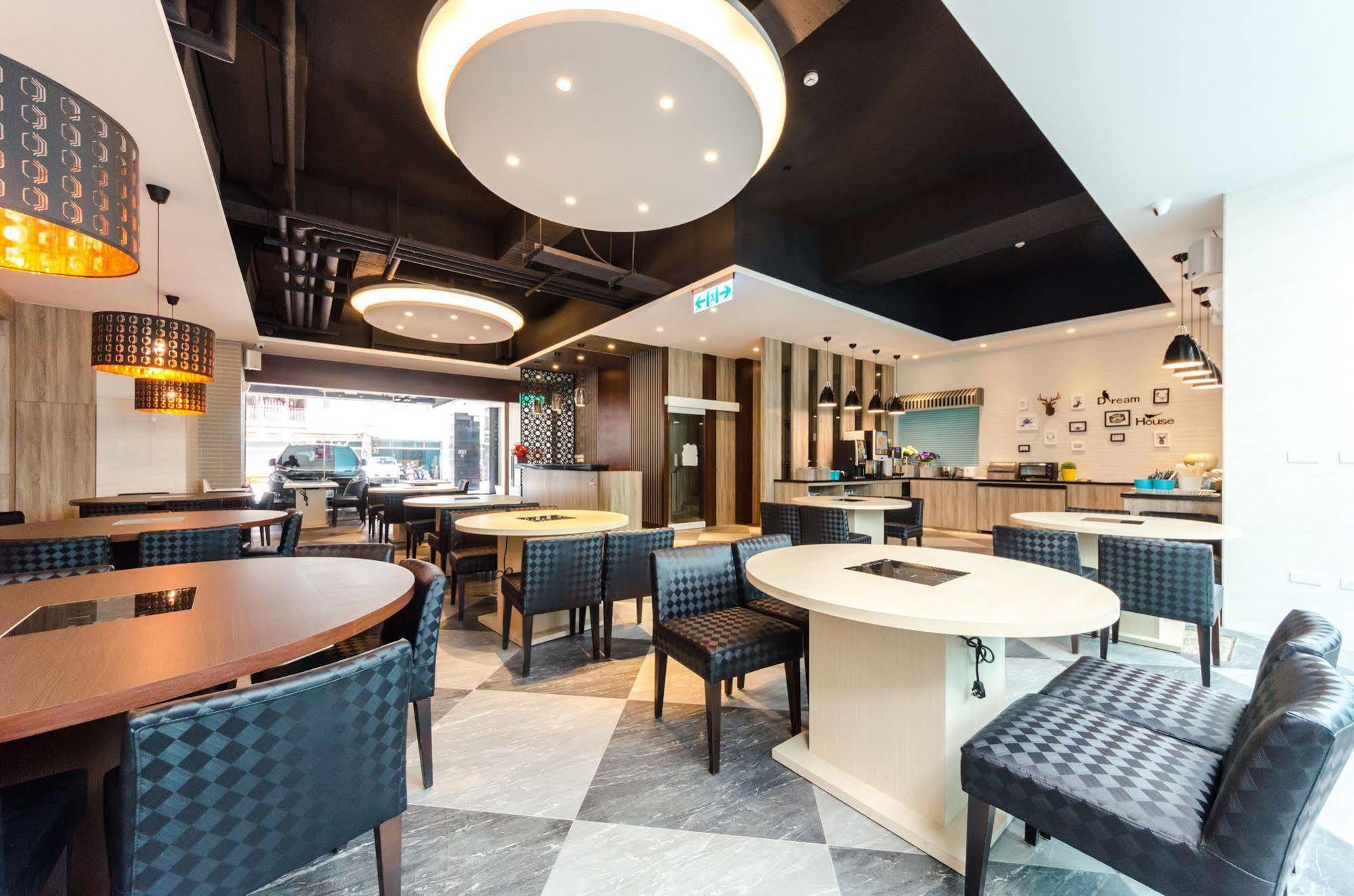 P&E Hotel Đài Nam Ngoại thất bức ảnh