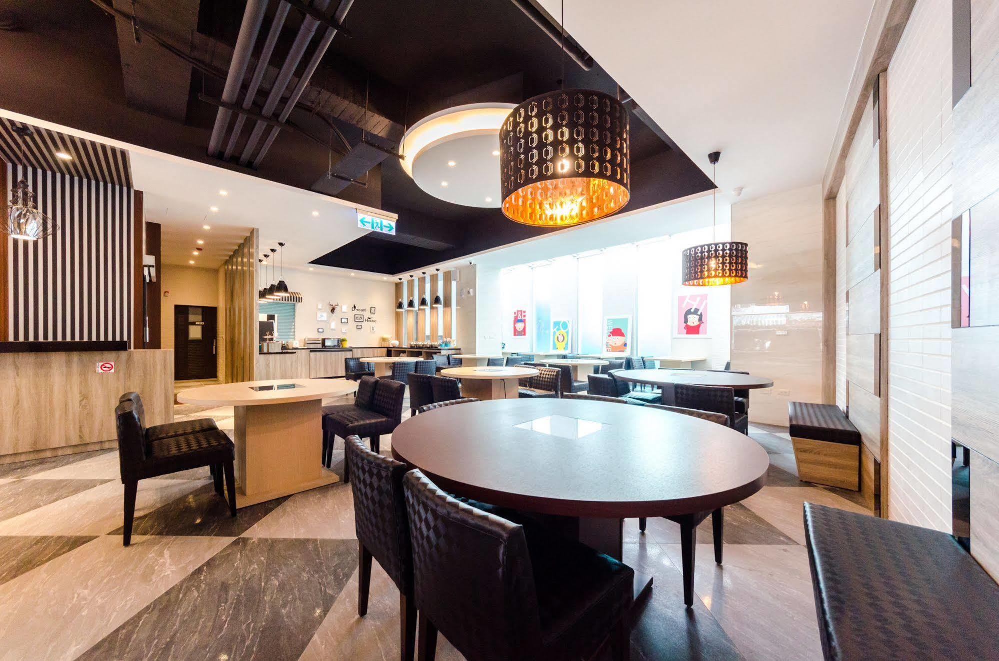 P&E Hotel Đài Nam Ngoại thất bức ảnh